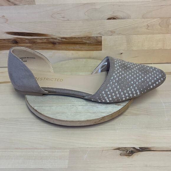 RESTRICTED Beige Silver Studded Flats Women’s 8.5 - Picture 1 of 8